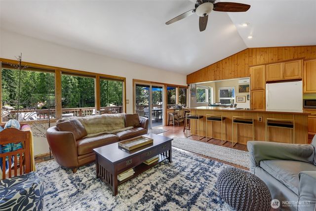 292 NE Lake Drive, Tahuya, WA 98588