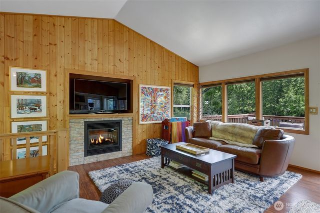 292 NE Lake Drive, Tahuya, WA 98588