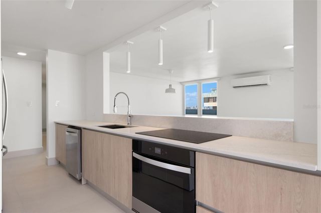 4123 ISLA VERDE AVE, WALDORF TOWER PH-4, Carolina, PR 00979