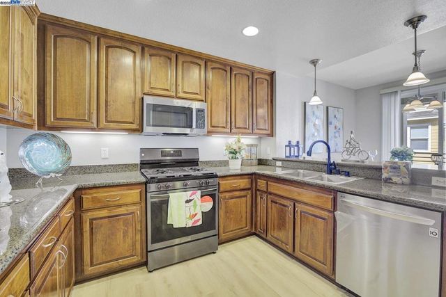 40702 Greystone Ter, Fremont, CA 94538