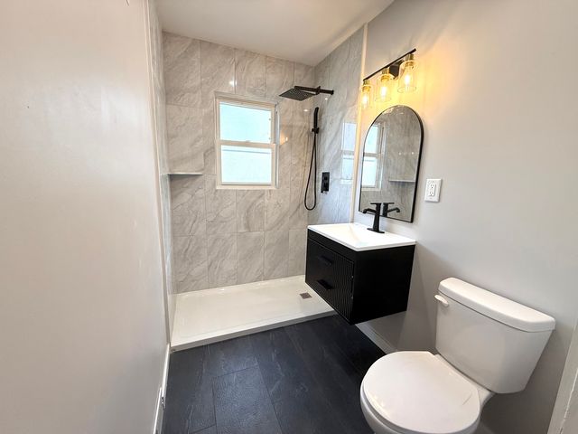 215 N Ohio Street, Aurora, IL 60505