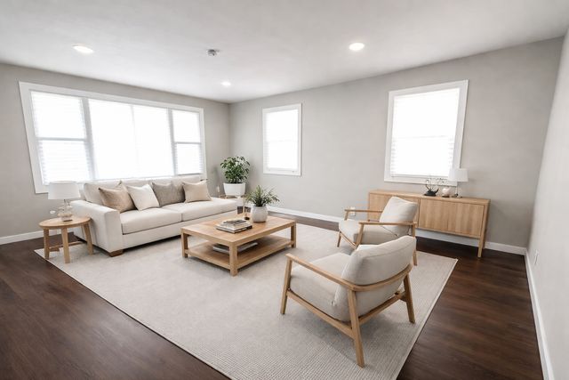 215 N Ohio Street, Aurora, IL 60505