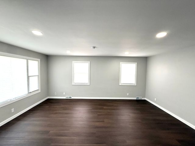 215 N Ohio Street, Aurora, IL 60505