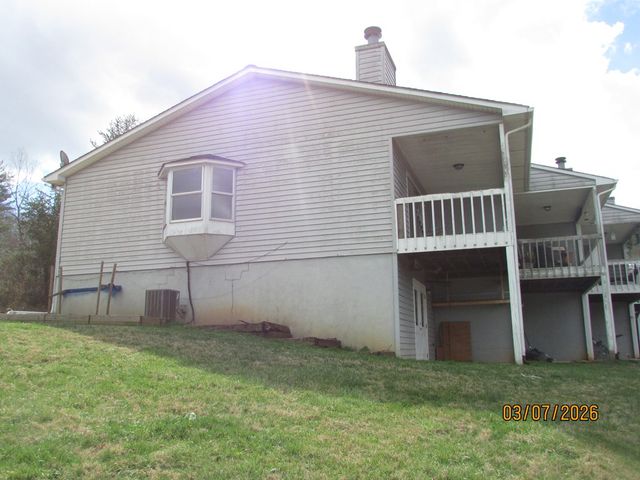 46 Mockingbird Lane, Hayesville, NC 28904