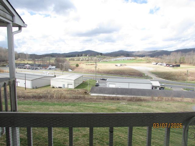 46 Mockingbird Lane, Hayesville, NC 28904