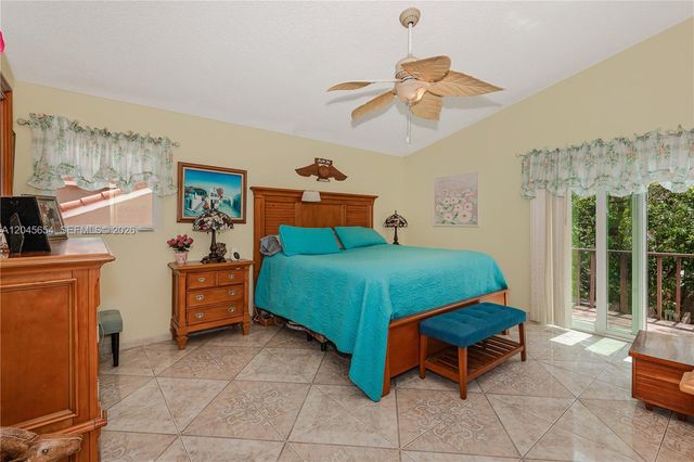 17617 NW 61st Ct N, Hialeah, FL 33015