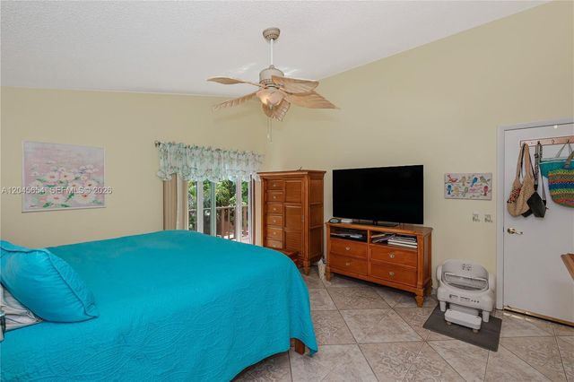 17617 NW 61st Ct N, Hialeah, FL 33015