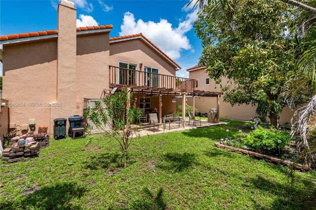 17617 NW 61st Ct N, Hialeah, FL 33015