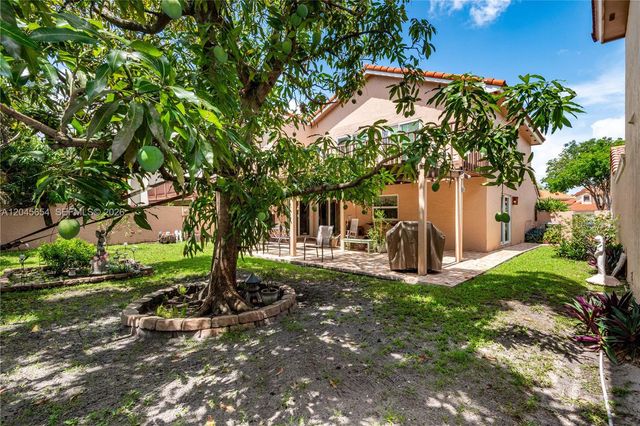 17617 NW 61st Ct N, Hialeah, FL 33015
