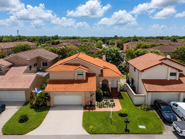 17617 NW 61st Ct N, Hialeah, FL 33015