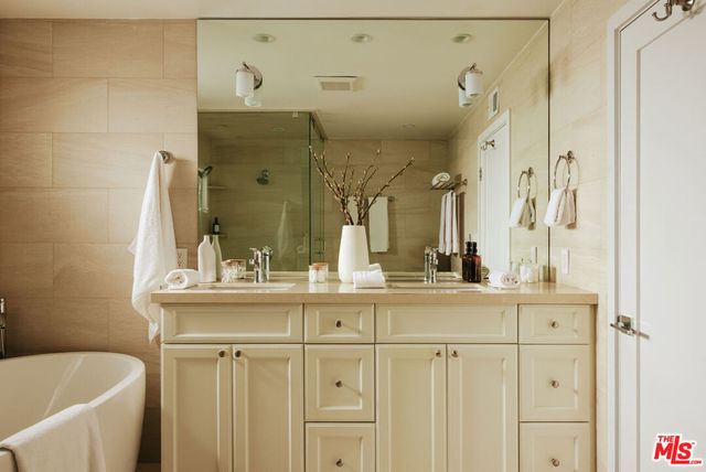 1744 N Doheny Drive, Los Angeles, CA 90069