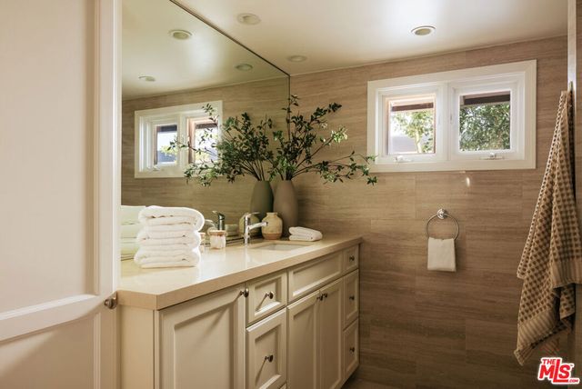 1744 N Doheny Drive, Los Angeles, CA 90069