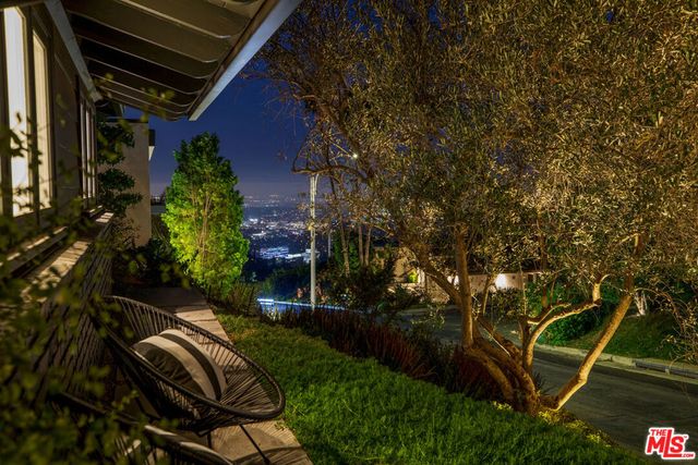 1744 N Doheny Drive, Los Angeles, CA 90069