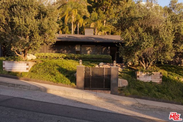 1744 N Doheny Drive, Los Angeles, CA 90069