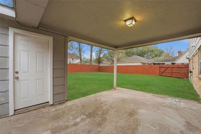 7815 12th Fairway Lane, Humble, TX 77346