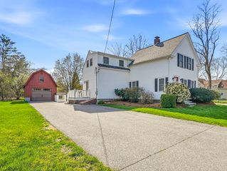 44 Pleasant Street, Hopkinton, MA 01748