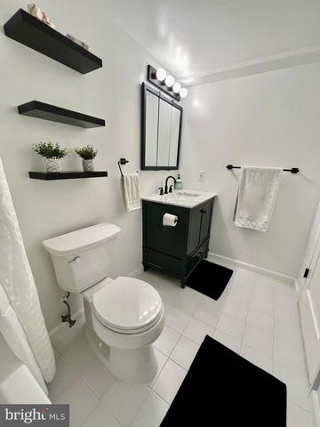 2001 S LORTON ST, Arlington, VA 22204
