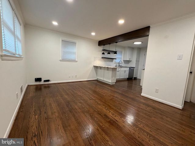 2001 S LORTON ST, Arlington, VA 22204