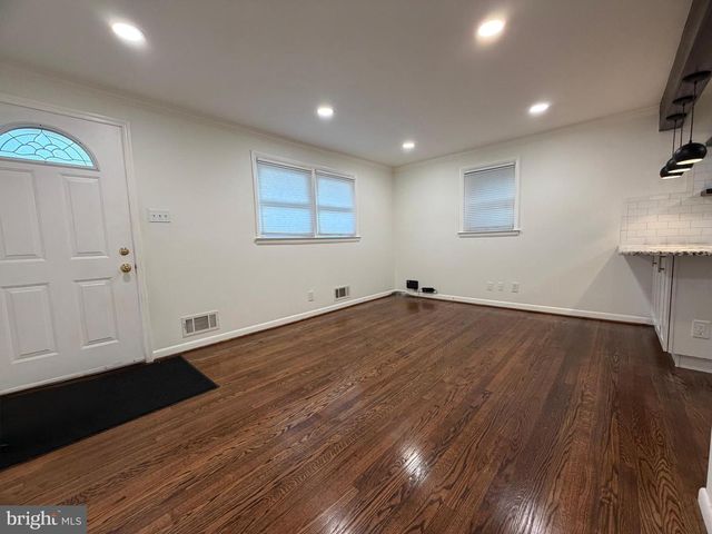2001 S LORTON ST, Arlington, VA 22204