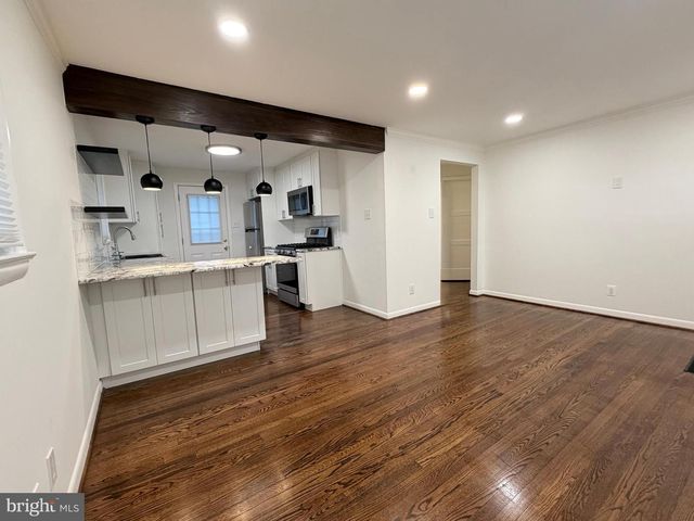 2001 S LORTON ST, Arlington, VA 22204
