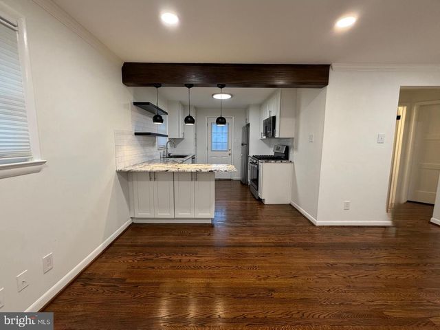 2001 S LORTON ST, Arlington, VA 22204