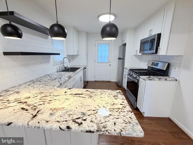 2001 S LORTON ST, Arlington, VA 22204