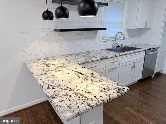2001 S LORTON ST, Arlington, VA 22204