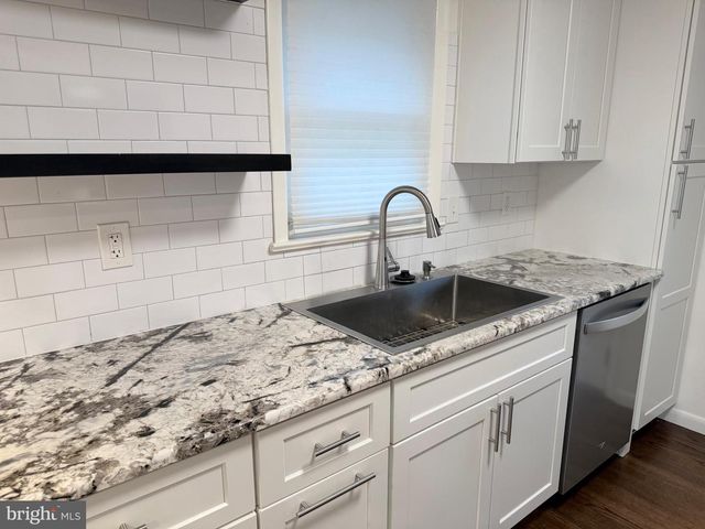 2001 S LORTON ST, Arlington, VA 22204