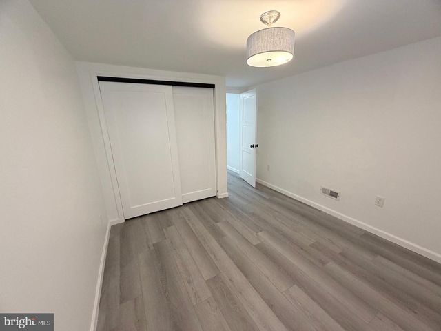 2001 S LORTON ST, Arlington, VA 22204