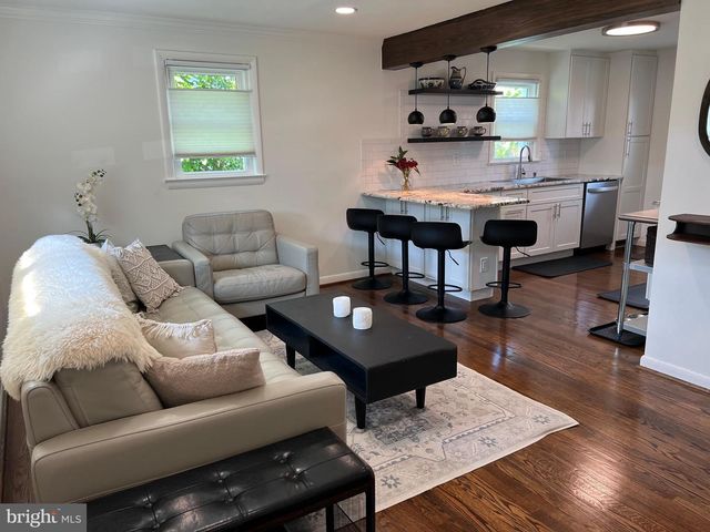 2001 S LORTON ST, Arlington, VA 22204