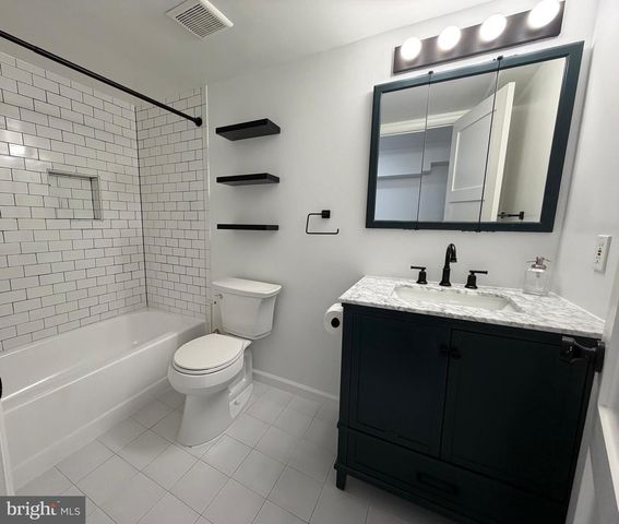 2001 S LORTON ST, Arlington, VA 22204
