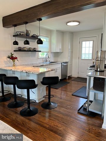 2001 S LORTON ST, Arlington, VA 22204