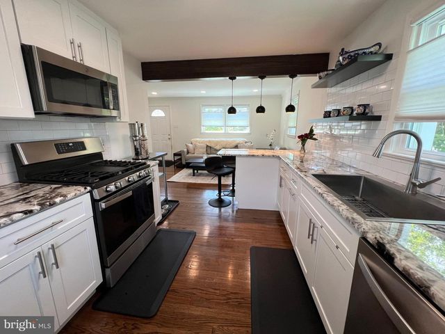 2001 S LORTON ST, Arlington, VA 22204