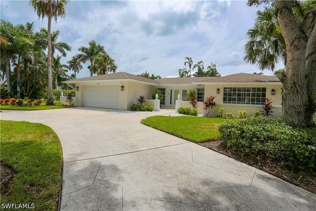 2901 Crayton RD, Naples, FL 34103