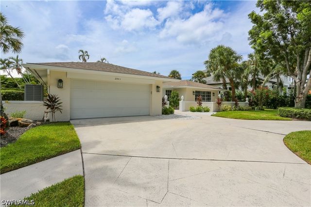 2901 Crayton RD, Naples, FL 34103