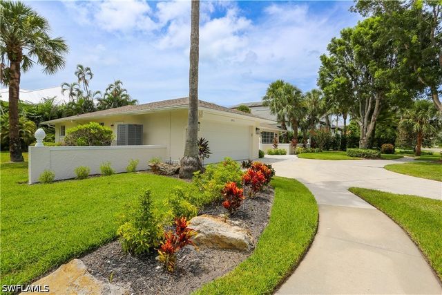 2901 Crayton RD, Naples, FL 34103