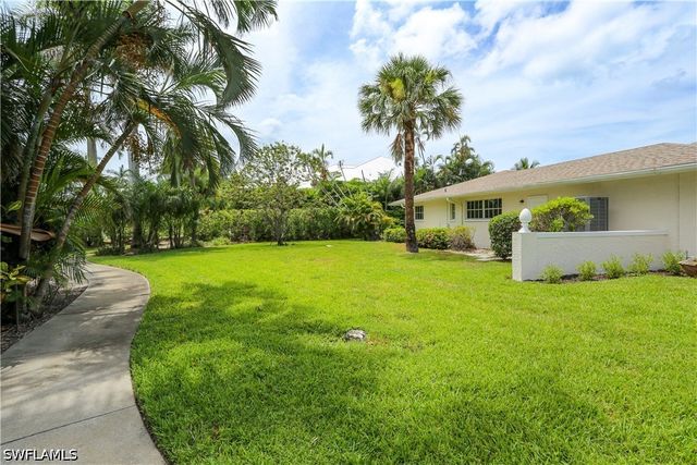 2901 Crayton RD, Naples, FL 34103