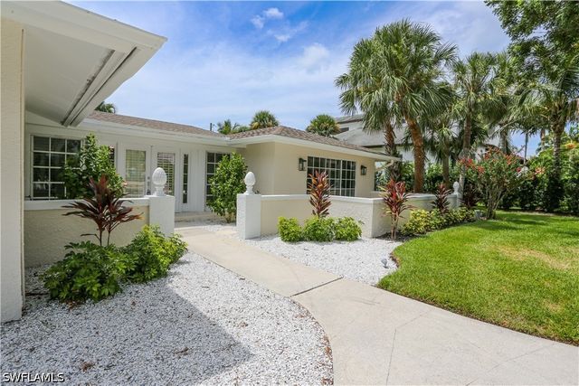 2901 Crayton RD, Naples, FL 34103