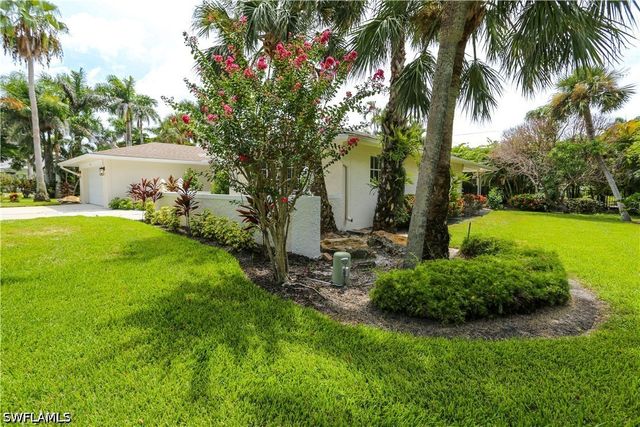 2901 Crayton RD, Naples, FL 34103