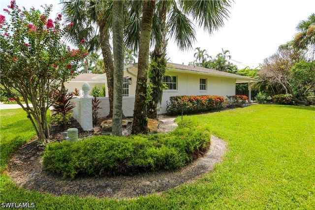 2901 Crayton RD, Naples, FL 34103