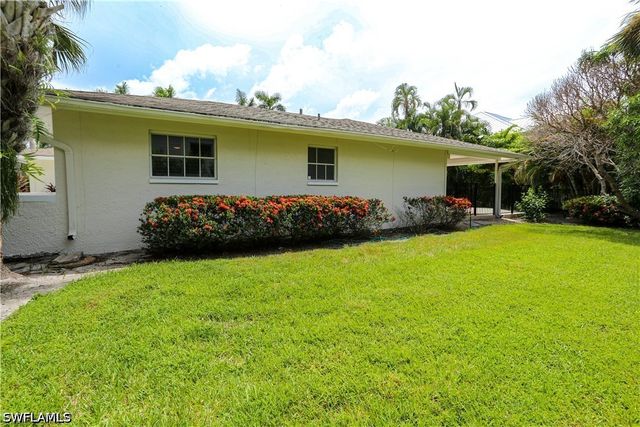 2901 Crayton RD, Naples, FL 34103