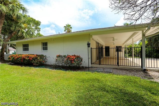 2901 Crayton RD, Naples, FL 34103