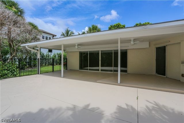2901 Crayton RD, Naples, FL 34103