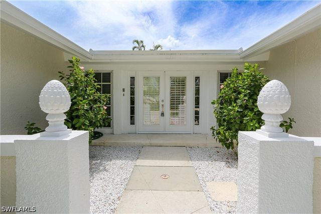 2901 Crayton RD, Naples, FL 34103