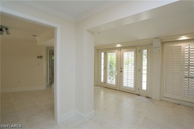 2901 Crayton RD, Naples, FL 34103