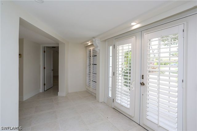 2901 Crayton RD, Naples, FL 34103