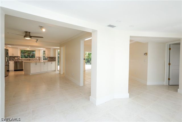 2901 Crayton RD, Naples, FL 34103