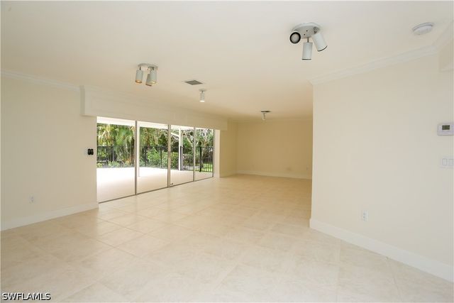 2901 Crayton RD, Naples, FL 34103
