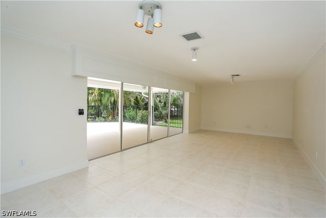 2901 Crayton RD, Naples, FL 34103