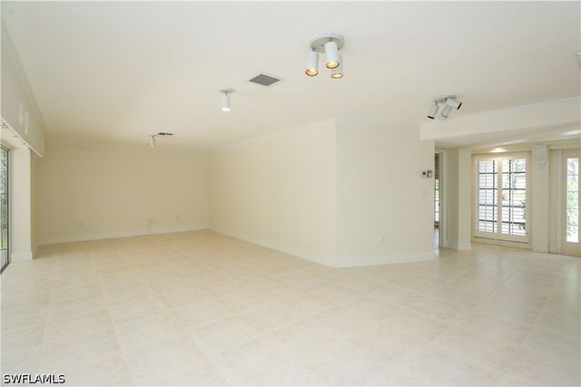 2901 Crayton RD, Naples, FL 34103